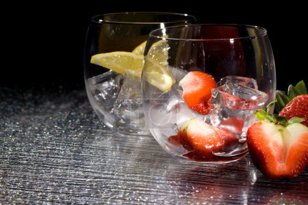 Strawberries and lemon on ice - Cocktail Dessert