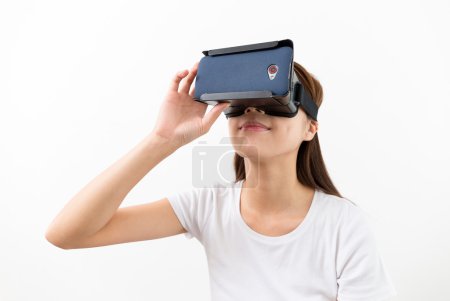 woman using the virtual reality headset