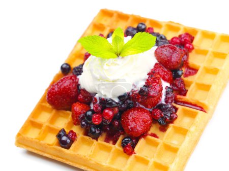Crispy waffle with fruits