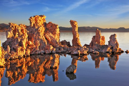 Picturesque sunset at Mono Lake