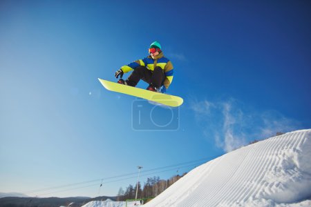 Sportsman snowboarding
