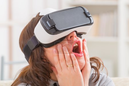 Virtual reality headset