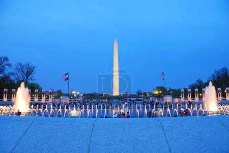 Washington monument and WWII memorial, Washington DC.