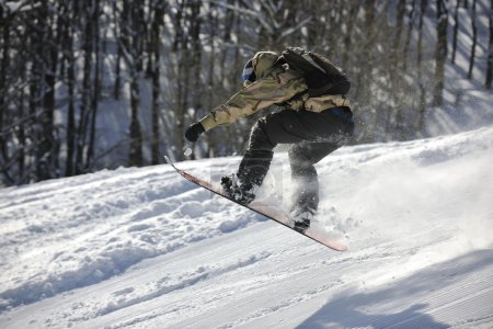 Freestyle snowboarder jump and ride