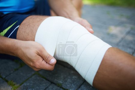 Bandaging leg