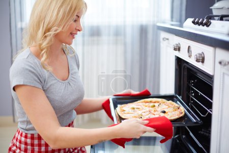 Cooking pizza