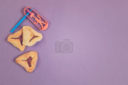 Hamantaschen cookies with grogger