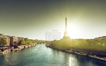 Eiffel Towe, Paris  in sunrise time