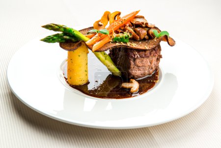Fillet mignon with vegetables