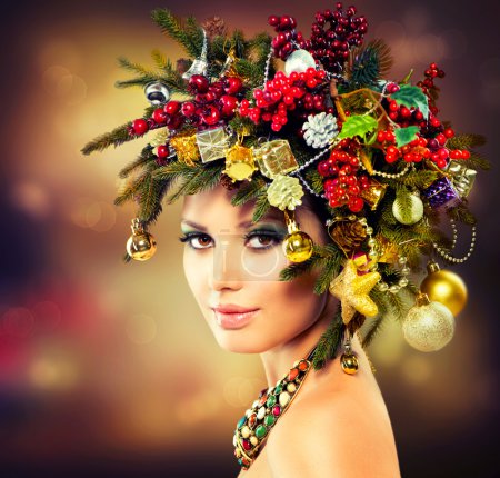 Beautiful Christmas Tree Holiday Hairstyle and Makeup