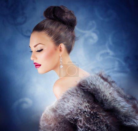 Winter Girl in Luxury Fur Coat. Fashion Fur. Jewelry