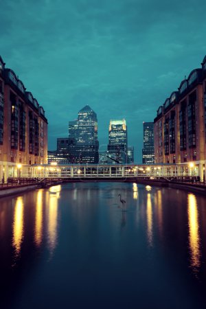 London Canary Wharf at night