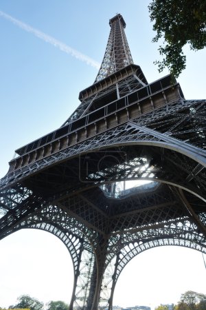 Eiffel tower in paris at day