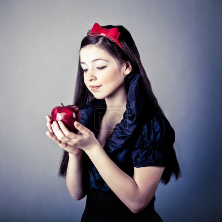 Fantasy portrait of the beautiful Snow White with an apple