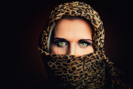 Woman veil wiht tiger scarf