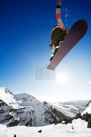 Airborn snowboarder