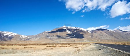 Yellowish mountain road view in tibet